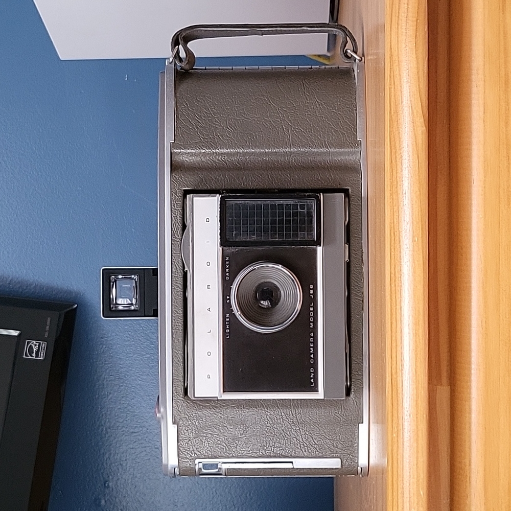 VINTAGE POLAROID CAMERA land camera model j66